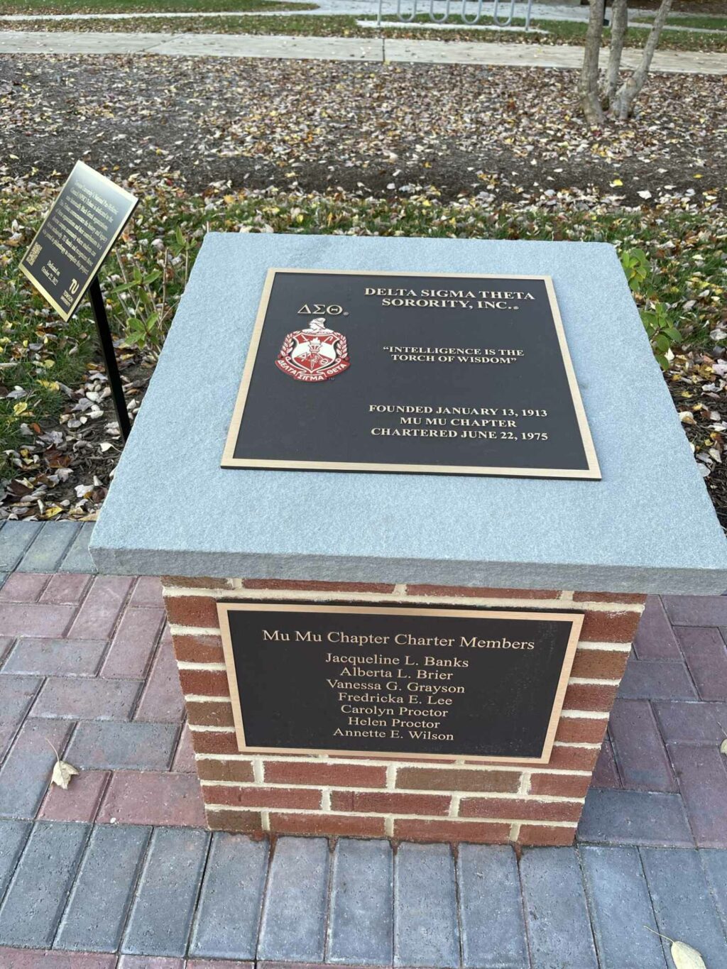 Plaque commemorating the walkway.