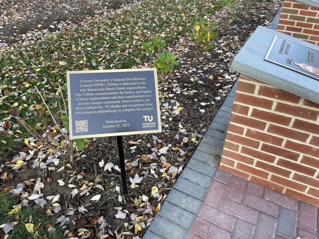 Plaque commemorating the walkway.